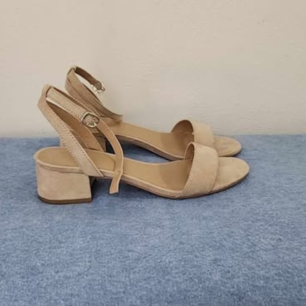 LOFT low heel faux suede sandals 7.5